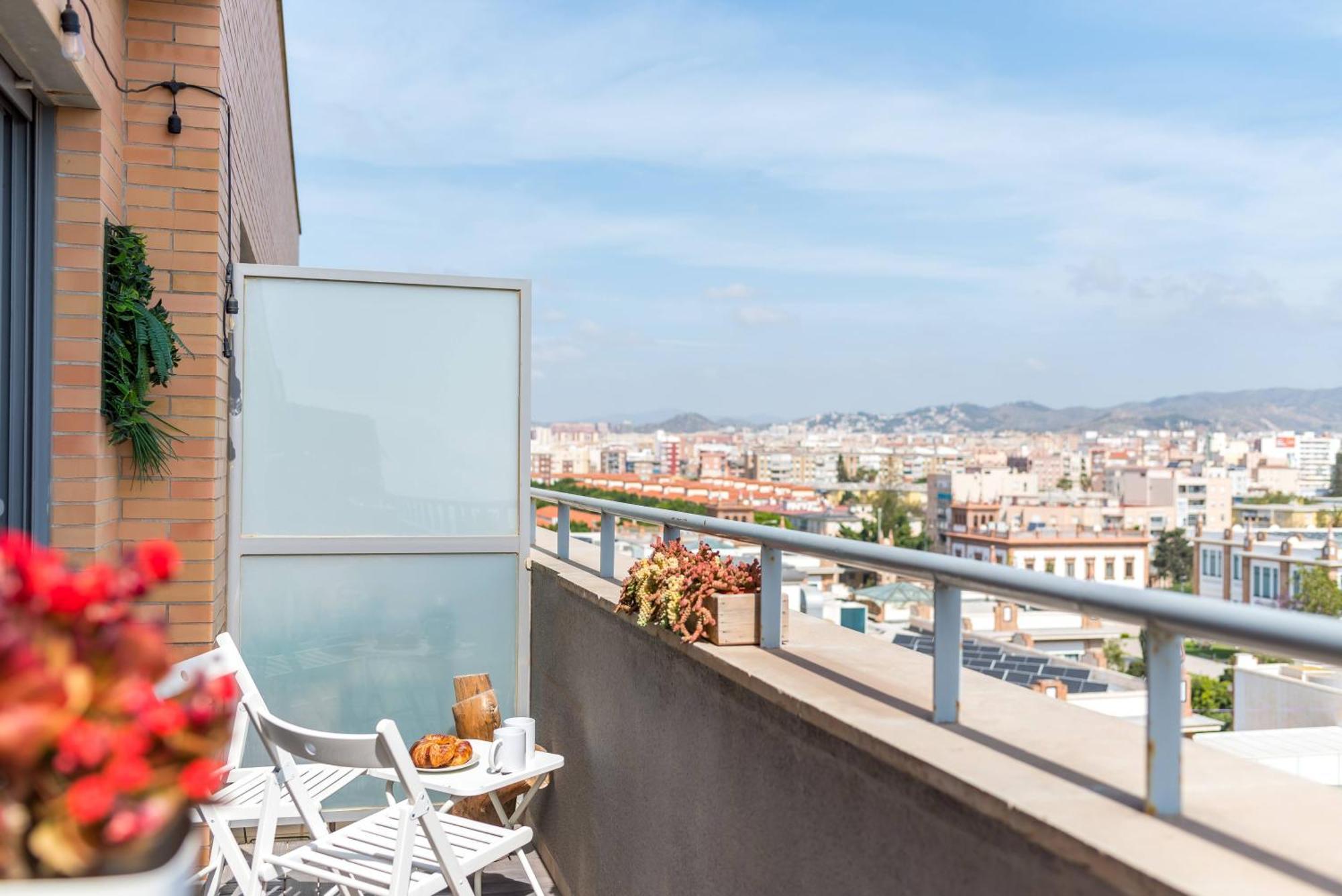 Atico Con Terraza Y Vistas, Parking Gratuito Apartment Malaga Exterior photo